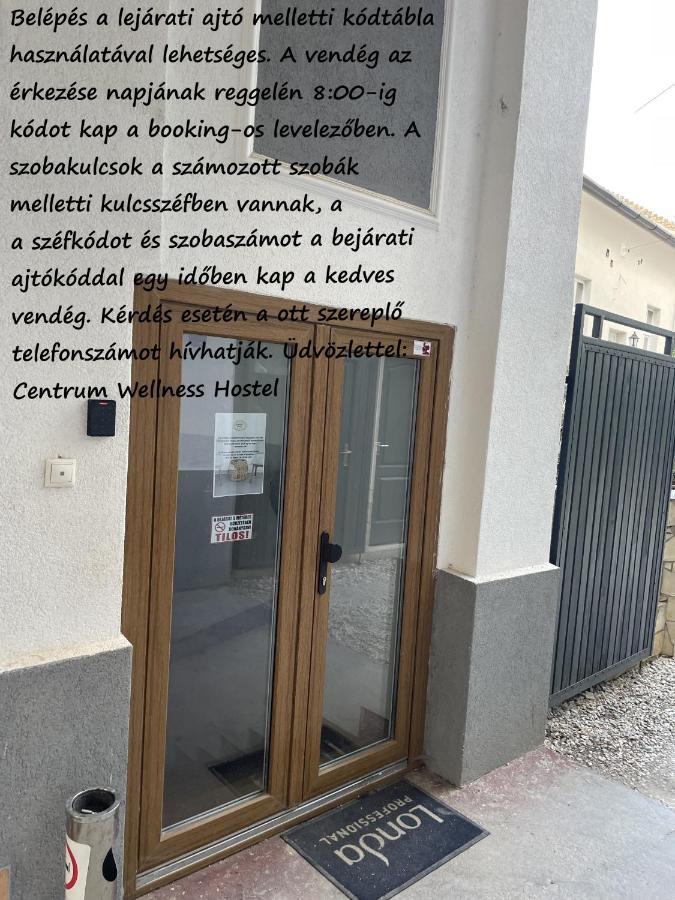 Centrum Wellness Hostel Debreţin Exterior foto